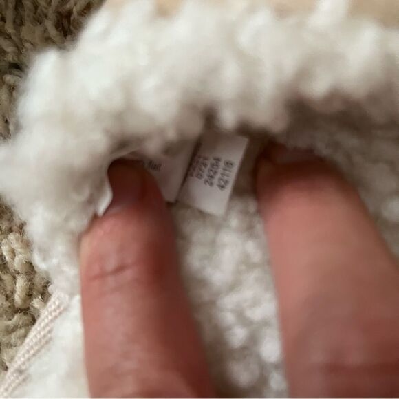 Alfani fuzzy tan slippers Sz Small NWOT - Picture 9 of 9